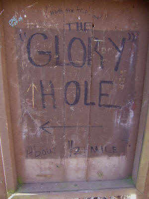 http://www.takahik.com/pictures2009pics/gloryhole09/2009_10310069.JPG